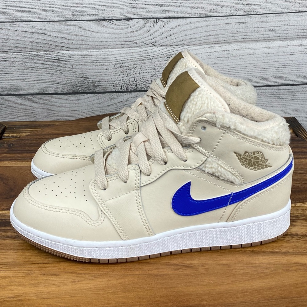 Nike Jordan 1 Mid Utility Fleece Pearl White Sneaker DO2207-264 Women’s Size 6.5